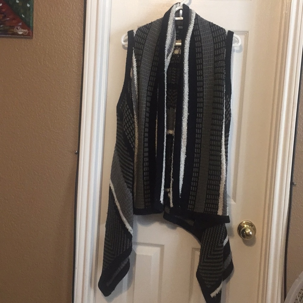 Knitted sweater vest